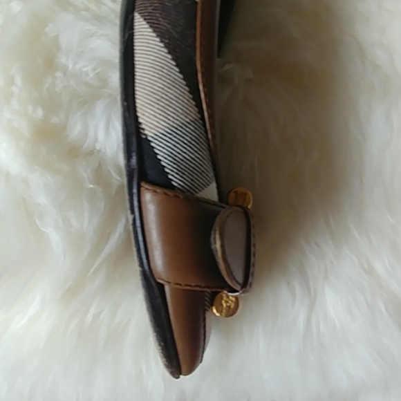 Burberry w/box 6 - 7.5 fits bc adjustable strap - Picture 4 of 6